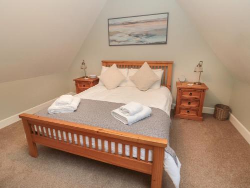 a bedroom with a bed with two towels on it at Dodds Nook in Alnwick