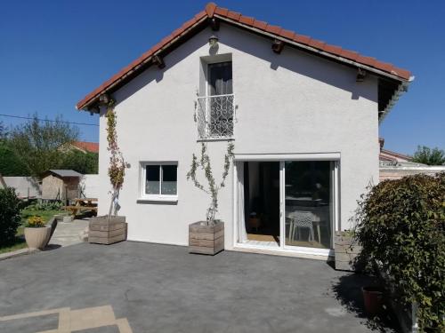 Το κτήριο όπου στεγάζεται  η παραθεριστική κατοικία