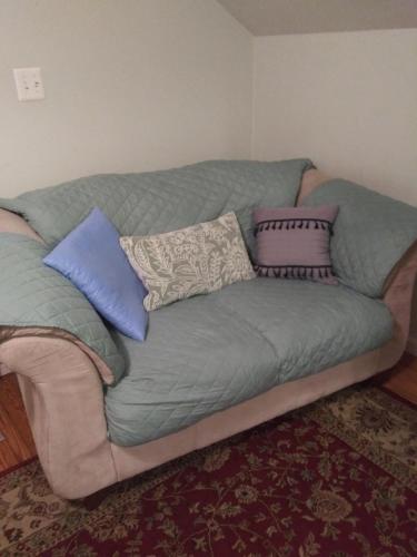 Zona de estar de Cozy and Private Rental Unit in TowsonandBaltimore