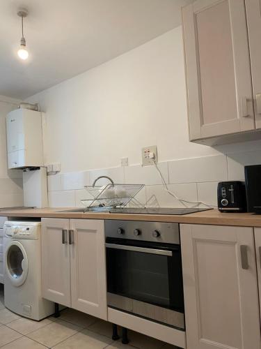 a kitchen with a stove and a dishwasher at Central London Serviced Apartment near Borough station SE1 in London