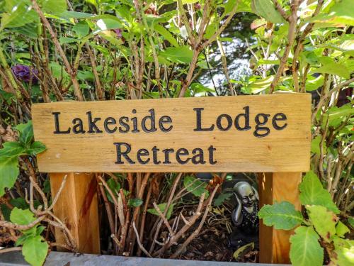 Lakeside Lodge Retreat – Photos 3
