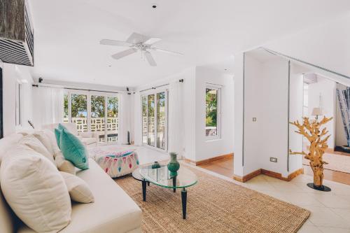 a living room with a white couch and a table at Beachfront Art Villa Samui in Bophut 