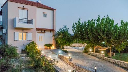 a house with a pool in front of it at villa Nefeli in Lambiní