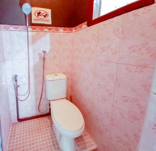 a bathroom with a toilet and a shower at Hotel Gerung 2 near Luwes Mall Nganjuk Mitra RedDoorz in Nganjuk