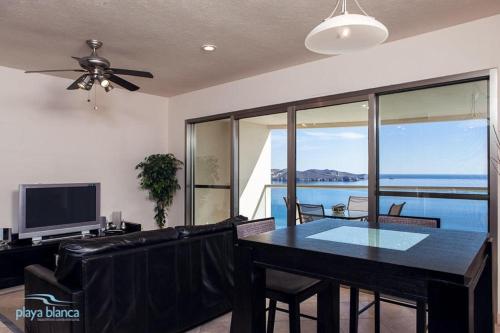 Penthouse Level Playa Blanca Condo – Photos 3