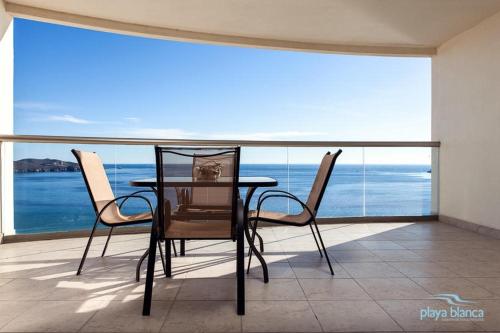 Penthouse Level Playa Blanca Condo – Photos 2