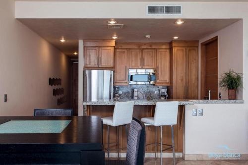 Penthouse Level Playa Blanca Condo – Photos 4
