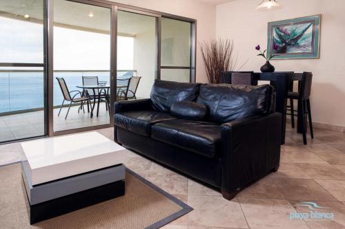 Penthouse Level Playa Blanca Condo – Photos 5