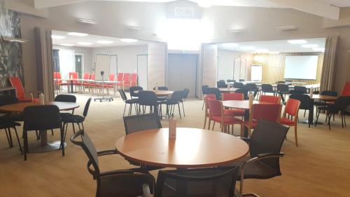 Restoran atau tempat lain untuk makan di Greet Hôtel Castres Saix