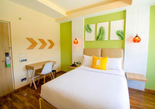 Postel nebo postele na pokoji v ubytování Bloom Hotel - Gachibowli