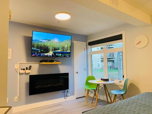A Romantic Studio with Full Kitchen & AC-141