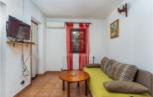 TV a/nebo společenská místnost v ubytování Pet Friendly Apartment In Njivice