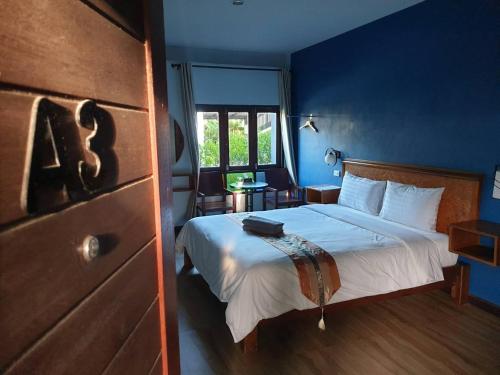 Un pat sau paturi într-o cameră la Thebedkolok resort