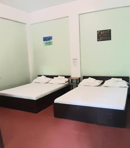 Angel and Marie’s Basic ACroom for 2-4 pax