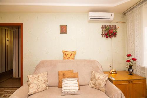 Ruang duduk di Comfortable apartments on Hrushevskogo street near 16 city hospital