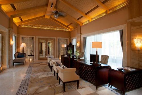 a large living room with a desk and chairs at Wanda Reign Resort & Villas Sanya Haitang Bay in Sanya