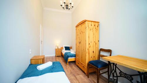 Postel nebo postele na pokoji v ubytování Apartamenty EverySky - Plac Ratuszowy 51