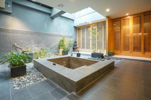 a large bathroom with a large tub in the middle at Moonlight Motel in Taichung