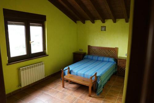 a small bedroom with a bed and a window at Casa la Cabañuela in Navarredonda de Gredos