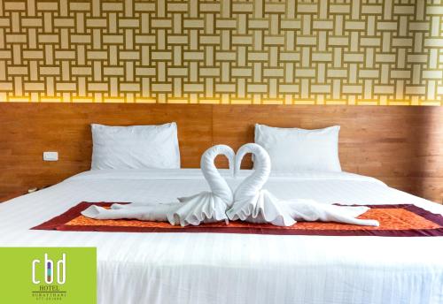 Ένα ή περισσότερα κρεβάτια σε δωμάτιο στο CBD Hotel Suratthani