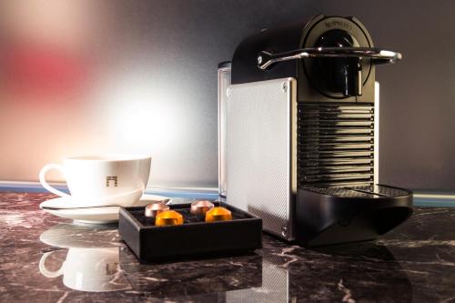 a coffee maker and a box of oranges on a counter at The Gate Hotel Kaminarimon by Hulic in Tokyo