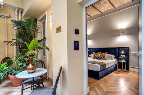 Postel nebo postele na pokoji v ubytování Tree Charme Augusto Luxury Suites