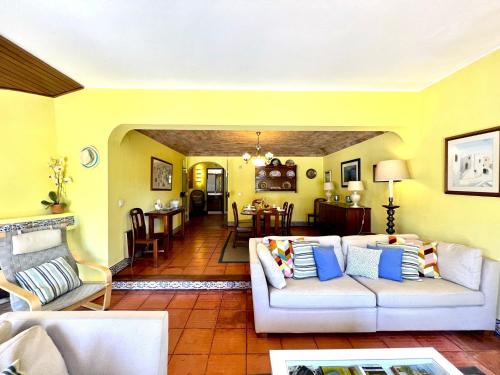 Vilamoura Traditional Villa with Pool by Homing