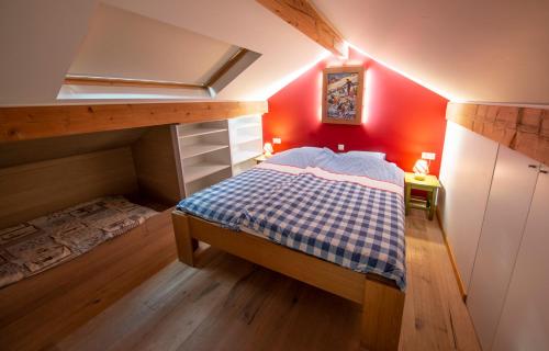 a small bedroom with a bed in a attic at Le Valtin Gite au calme in Le Valtin