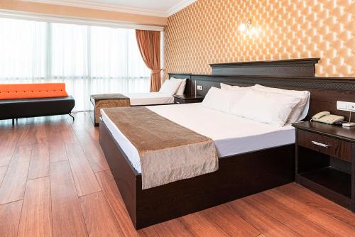 Postel nebo postele na pokoji v ubytování Pamuk City Hotel