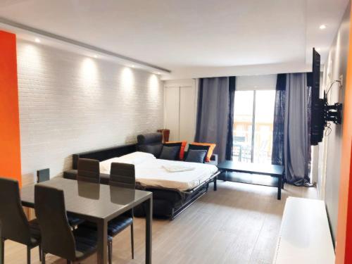 CONYPRA Modern and Renovated with Terrace WIFI