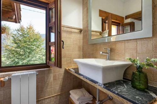 A bathroom at Casa Rural Soleada para una Escapada Tranquila