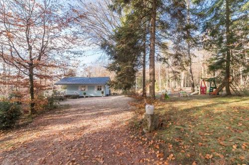 a house in the middle of a yard with trees at Il était une fois in Champeau