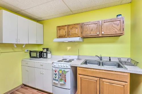 Galeriebild der Unterkunft Downtown Rochelle Apt - Walk to Restaurants! in Rochelle