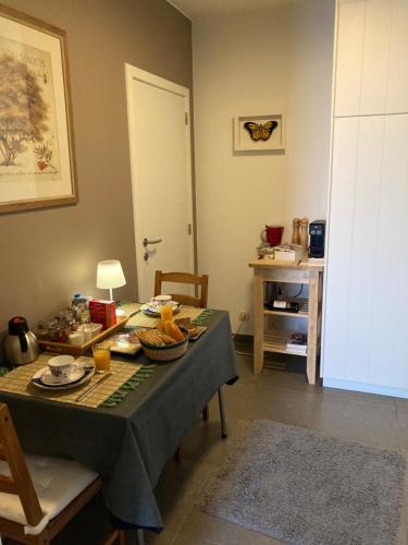 a dining room with a table with food on it at B&B De Grote Plaats in Hoogstraten