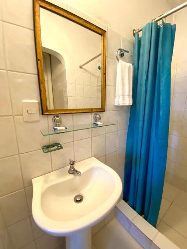 Ein Badezimmer in der Unterkunft Hotel Alegria
