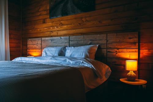 Un pat sau paturi într-o cameră la Shurra