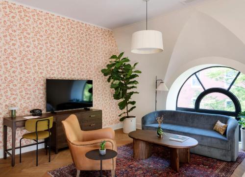 a living room with a blue couch and a table at The Quoin Hotel in Wilmington