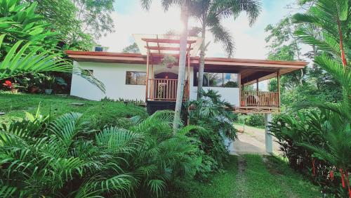 Jardín al aire libre en Villa Cocos la Fortuna