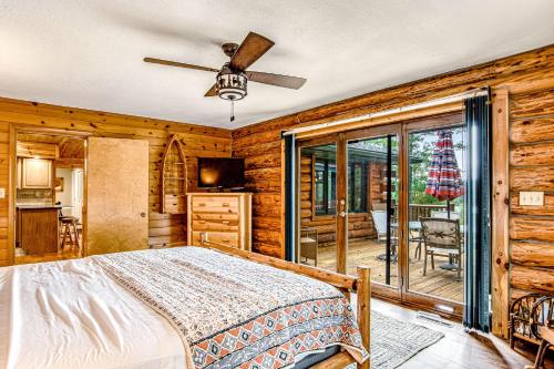 Katil atau katil-katil dalam bilik di Carroll's Cabin