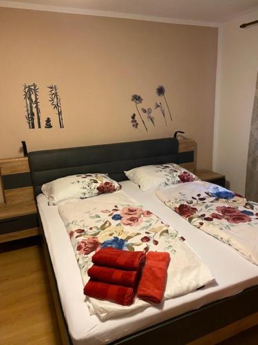 Кровать или кровати в номере Živahna hiša