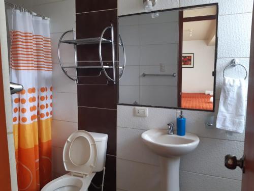 Ванна кімната в Rosa Elena B&B 09 PAX DEPARTAMENTO MODERNO MOVILIDAD INCLUIDA