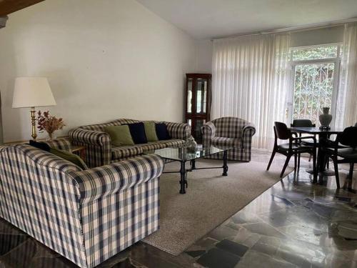 a living room with two couches and a table at Relax and Enjoy Cuernavaca Pet Friendly in Cuernavaca