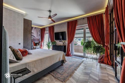 Katil atau katil-katil dalam bilik di Bükk Penthouse, panoráma jacuzzival