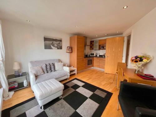a living room with a couch and a table at Lovely City Centre 1 bed apartment in Beeston Hill