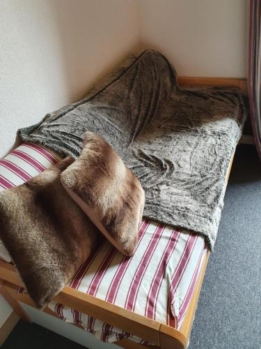 a bed with brown blankets on top of it at Mountain RoomChaleureux - Accueillant & Convivial in Demi-Quartier