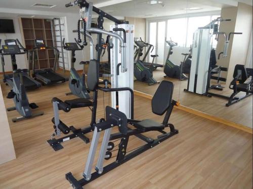 a gym with a bunch of tread machines in a room at FlatsRose BR Executivo BrookField Flamboyant Conforto Top in Goiânia
