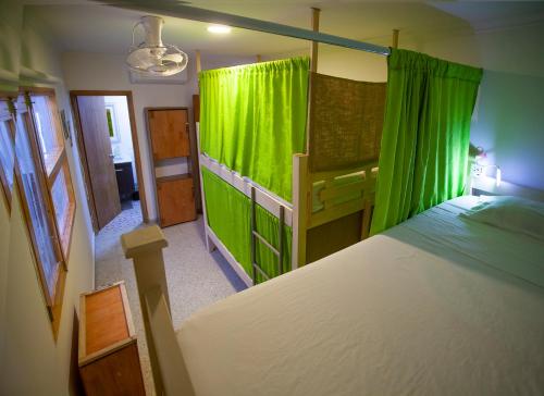 Postel nebo postele na pokoji v ubytování Hostal El Bando