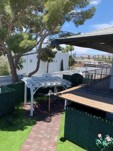 a picnic table and a picnic bench on a lawn at Bposhtels Las Vegas in Las Vegas