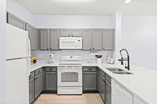 15 minutes way from Disney Condo Resort Pool Sleeps 10 photo 91