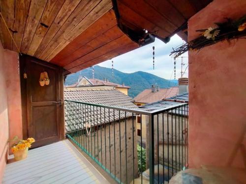 a balcony with a view of a house at Il gioco dell'oca in Ponna Superiore